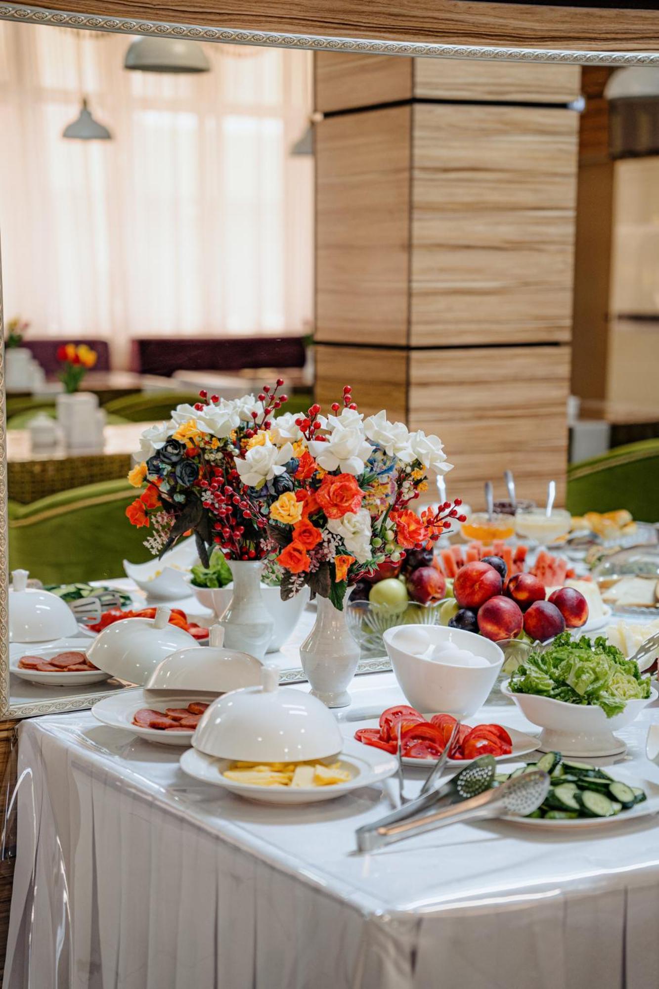 Union Plaza Hotel Astana Ngoại thất bức ảnh